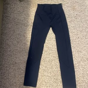 Lululemon leggings navy blue 23” size 4 with pockets.